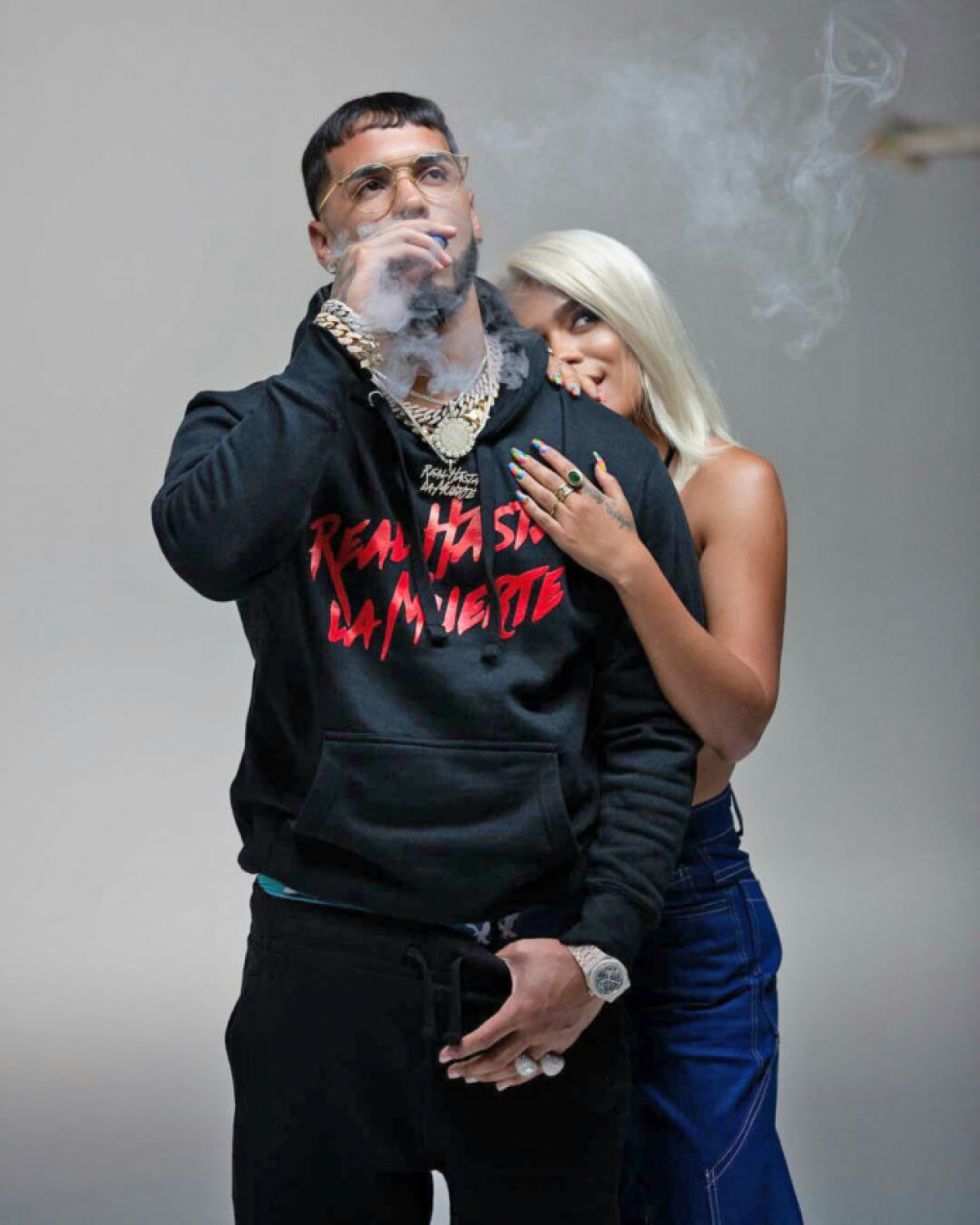 Anuel AA reitera que habrá boda con Karol G en 2020