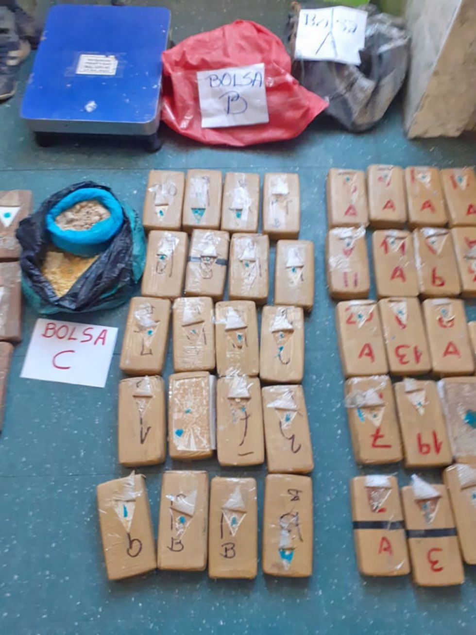 Al penal 3 personas por transportar cocaína