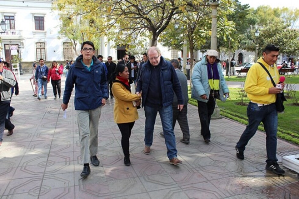 CON EL PUEBLO