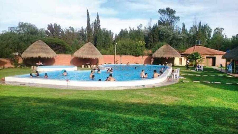 El calor tarijeño llena  las piscinas de la ciudad