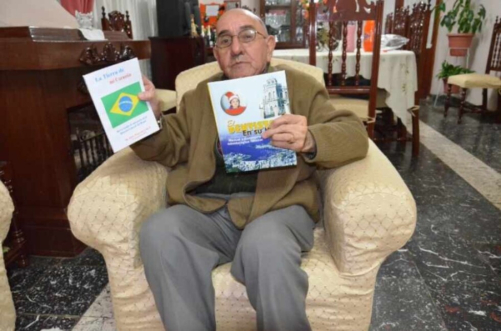 Heby, el cirujano dentista  que logró escribir 16 libros
