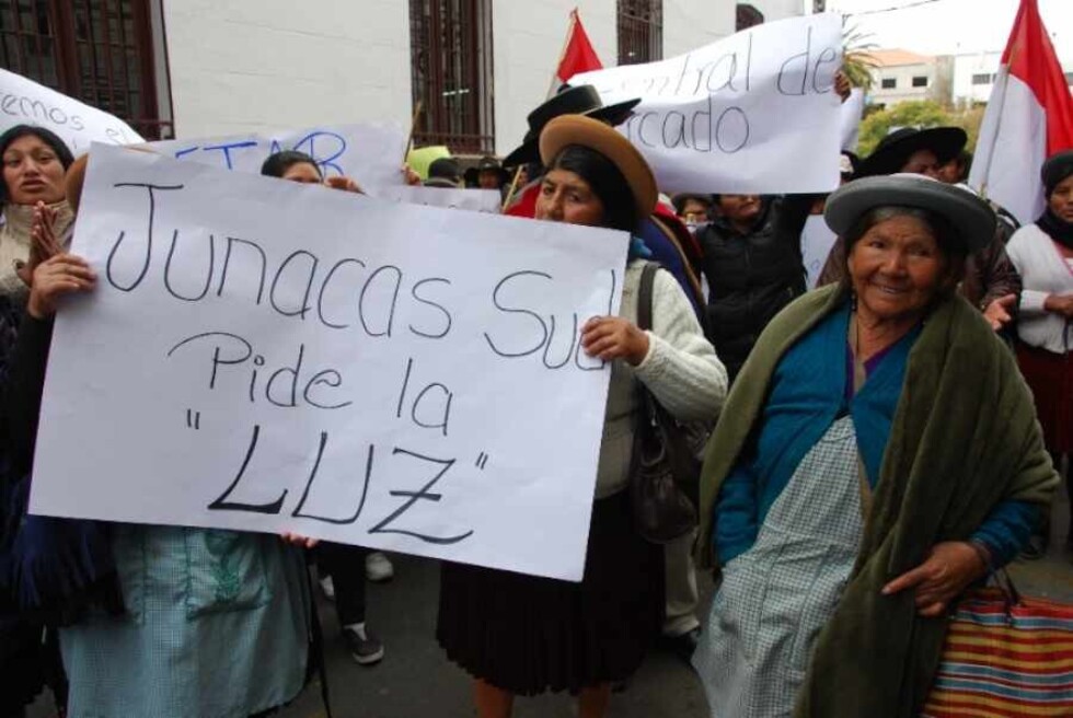 Vecinos de 10 comunidades viven sin energía eléctrica