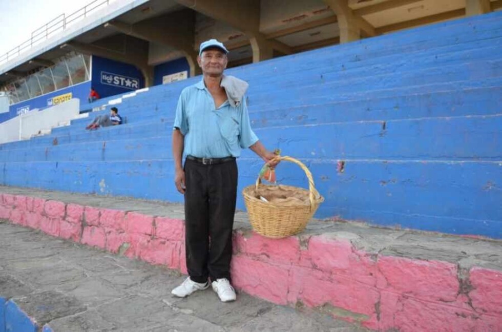 “Chicharra”, el personaje detrás del vendedor de empanadas