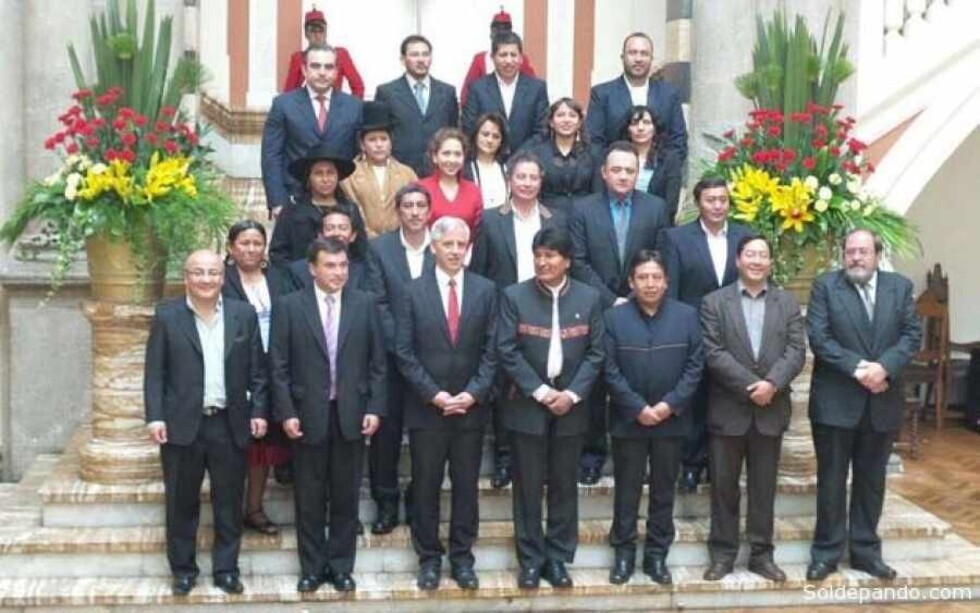 Evo deshoja la margarita