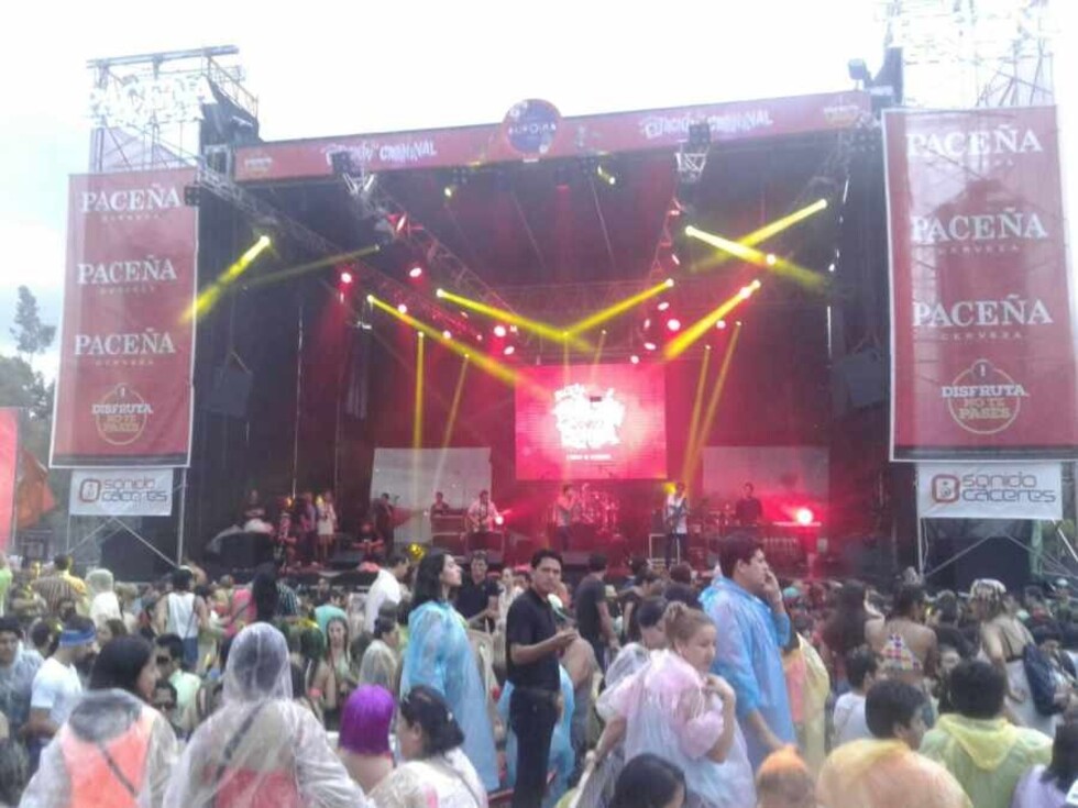 La lluvia se hace presente para acabar el Carnaval
