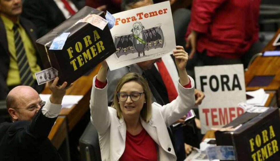 Rehén del parlamento, Temer  sacrifica a indígenas para salvarse