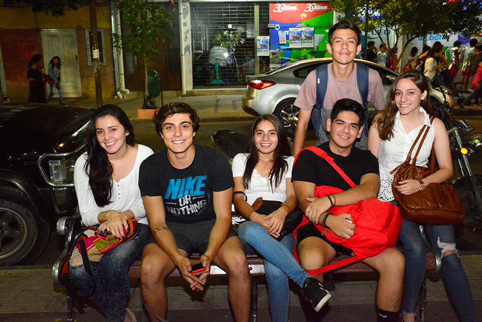 Plazueleando  con los amigos