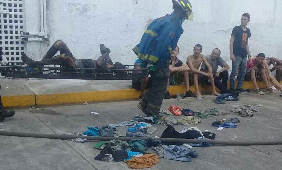 Al menos 68 muertos por incendio tras un motín en un centro de reclusión en Venezuela