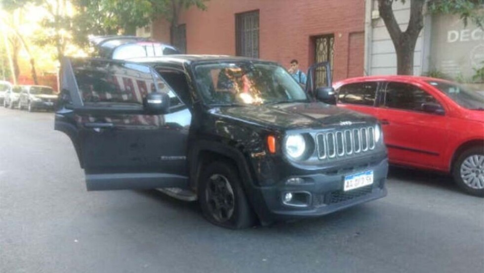 Robaron con “la camioneta de mamá” y tirotearon a Policía