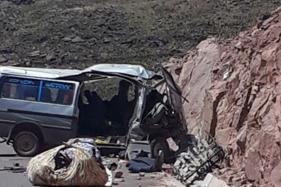 Accidente de minibús deja 13 personas fallecidas en Potosí