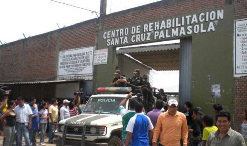 Dos mujeres extorsionaban a interno en Palmasola