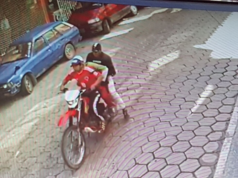 Atrapan a 4 ladrones tras un robo armado a librecambista