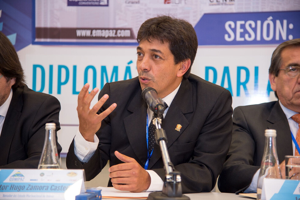 Senador opositor deja comisión mixta que investigará caso Odebrech