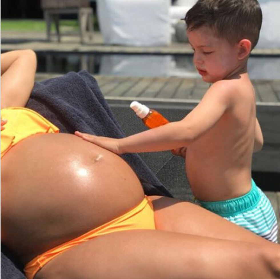 Eva Longoria  se puso bikini embarazada