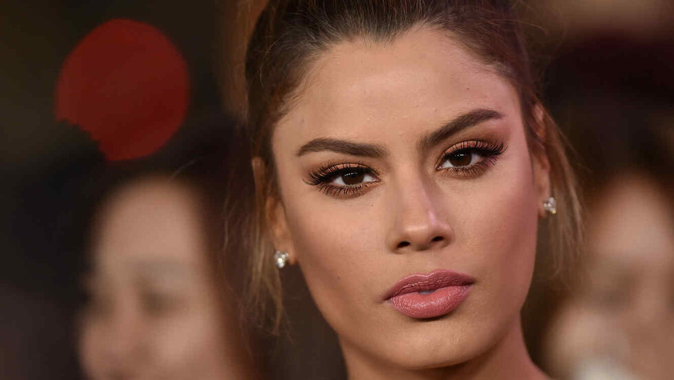 Ariadna llora la muerte de su padre