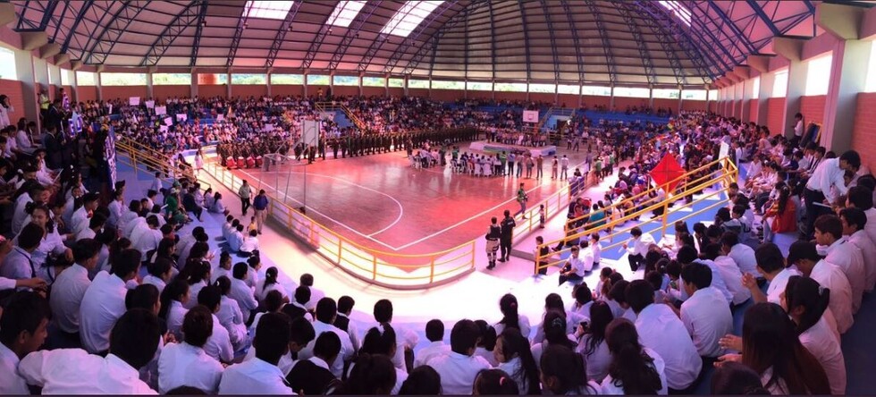 Presidente entrega coliseo en comunidad Villa El Carmen de Yacuiba