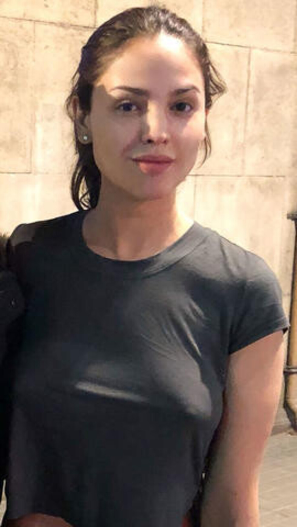 Eiza González se mostró sin maquillaje ni bra