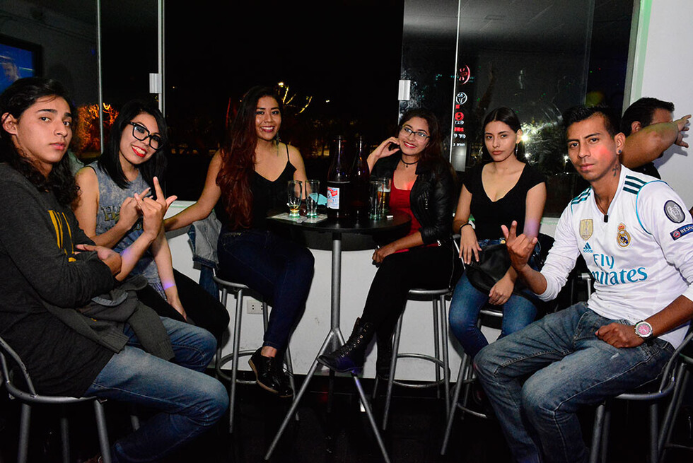 Noche de amigos en Hot Rock