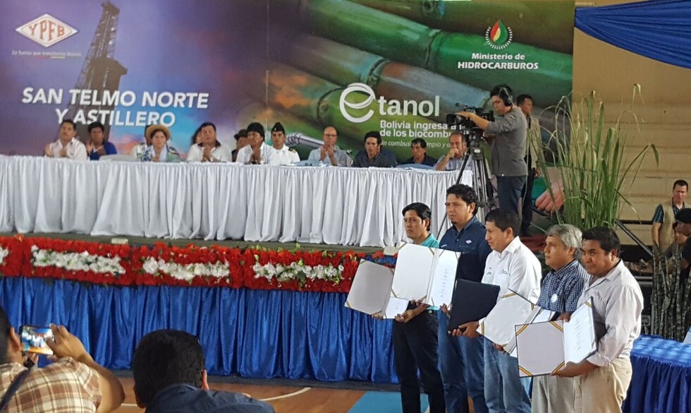 Gobierno firma memorándum con ingenio azucarero de Bermejo para producir etanol