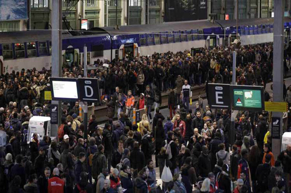 Se reanudan huelgas de ferroviarios en Francia