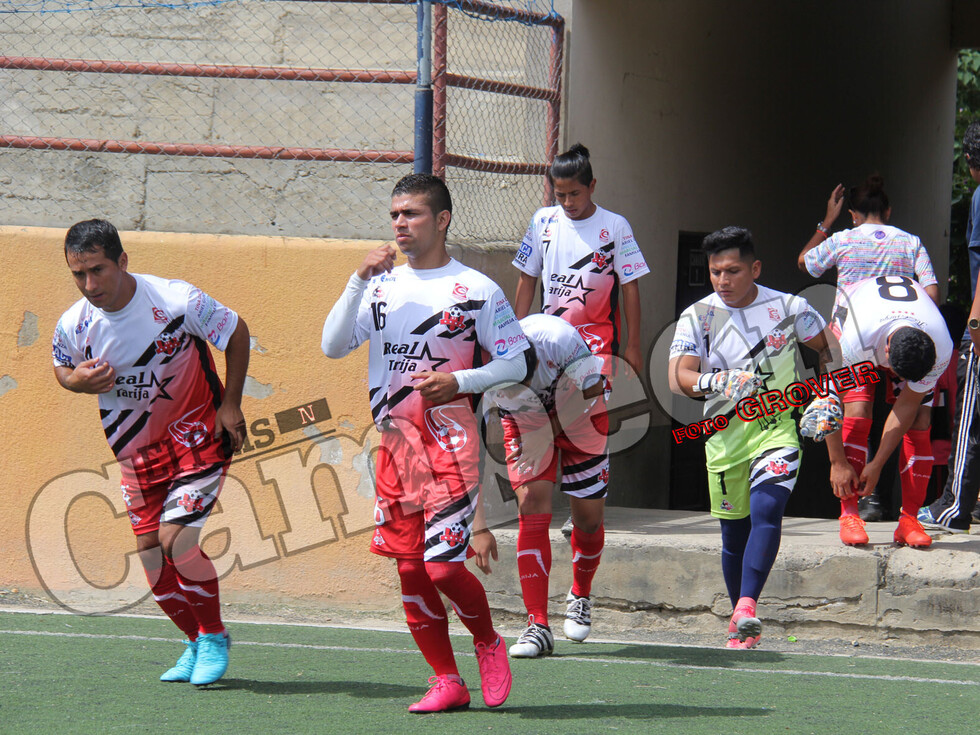 Real Tarija anticipa cambios drásticos en su última línea
