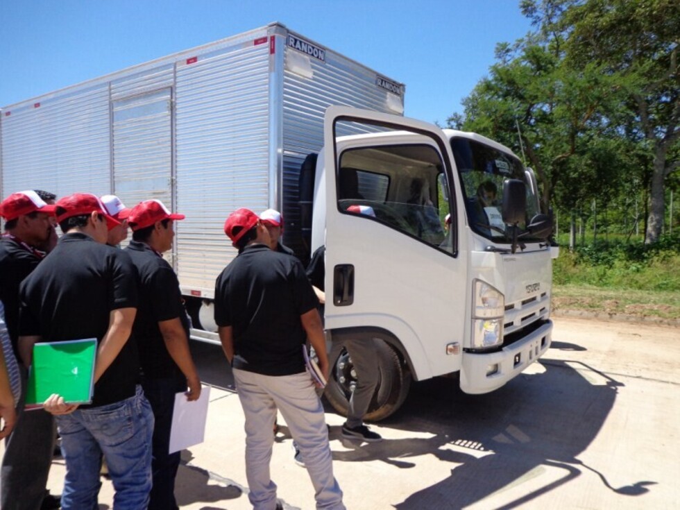 Carmax trae expertos  en camiones ISUZU