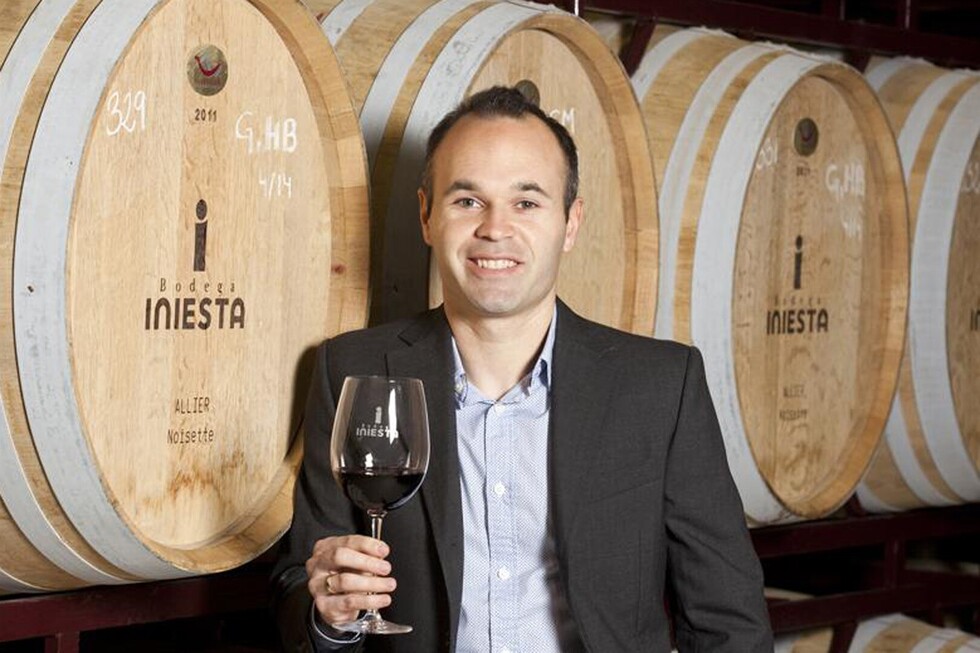 Iniesta llevará su magia y sus vinos a China