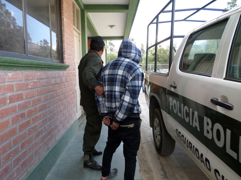 Sujetos atacan a 2 policías y mandan a 1 a terapia intensiva