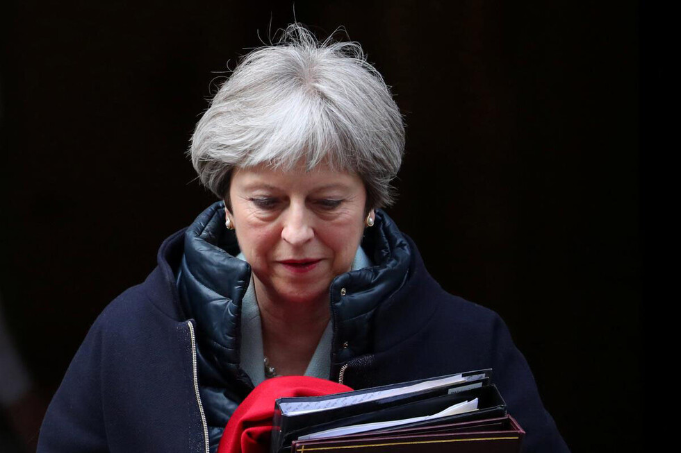 May se disculpa con caribeños por trato a migrantes