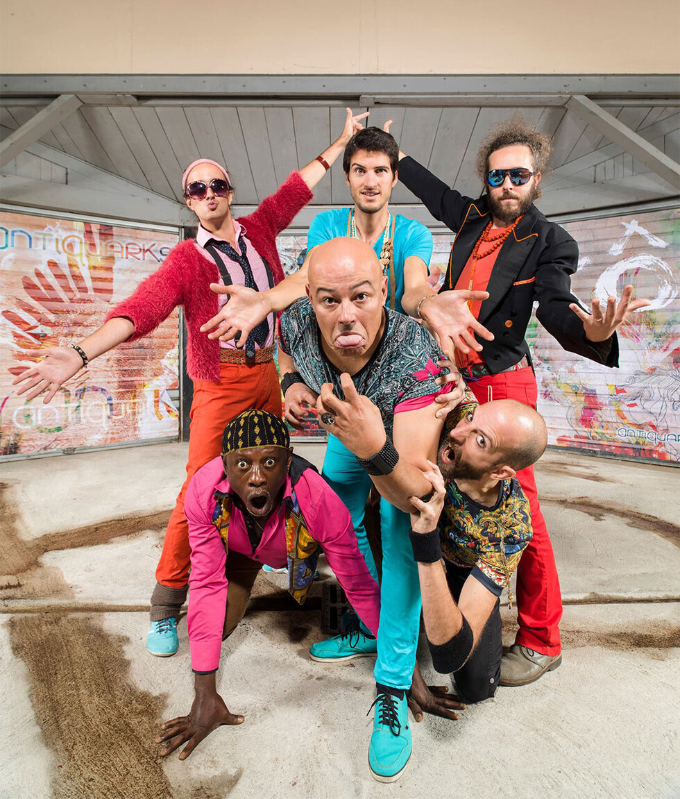 Los  Antiquarks música del mundo  para Abril en Tarija