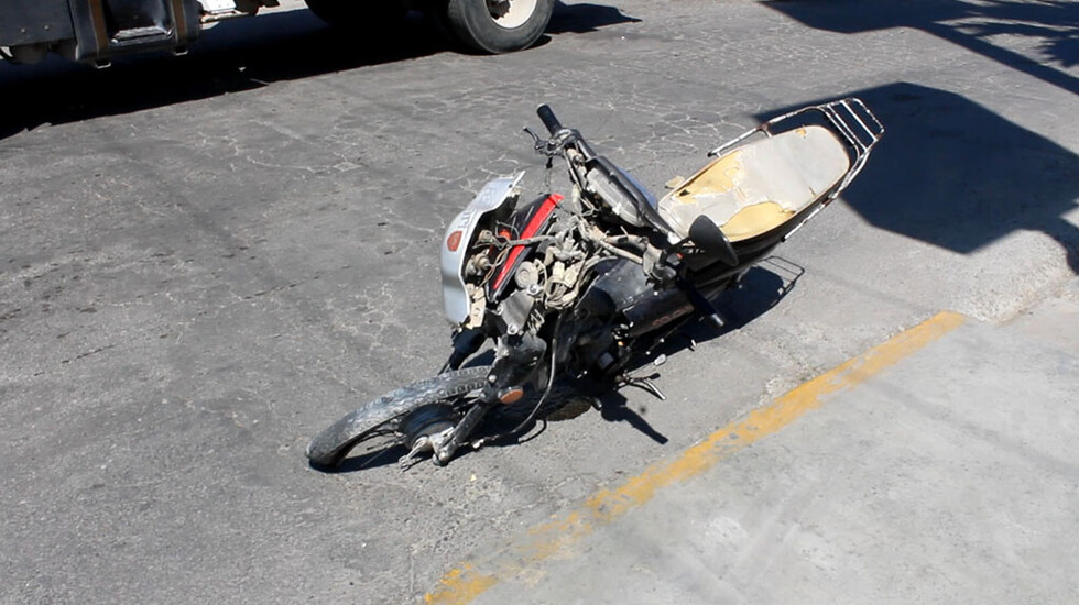 Vagoneta y motocicleta con policías colisionan en Yacuiba