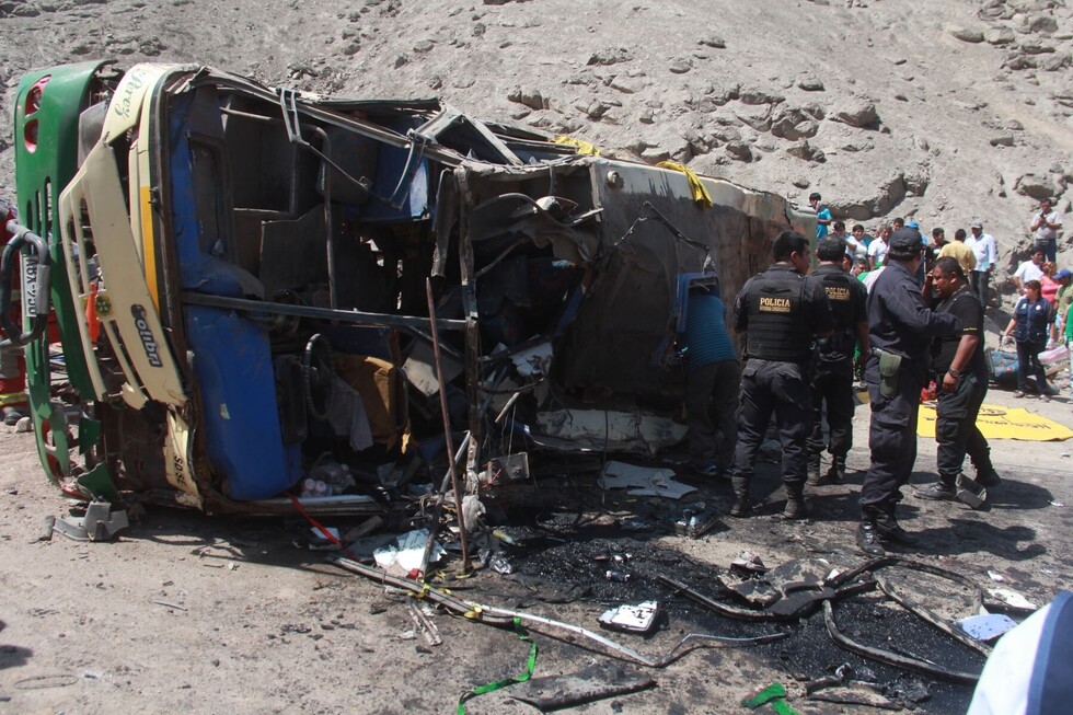 Perú: Accidente de autobús deja al menos siete muertos y 30 heridos