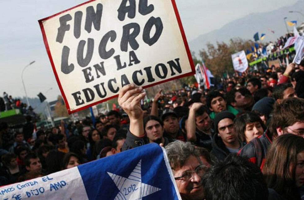 Estudiantes realizan primera marcha en gobierno de Piñera