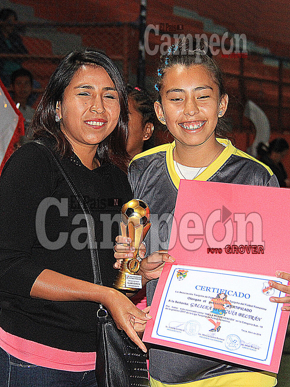 POSTALES DEL INICIO DE TEMPORADA DEL FÚTBOL FEMENINO TARIJEÑO