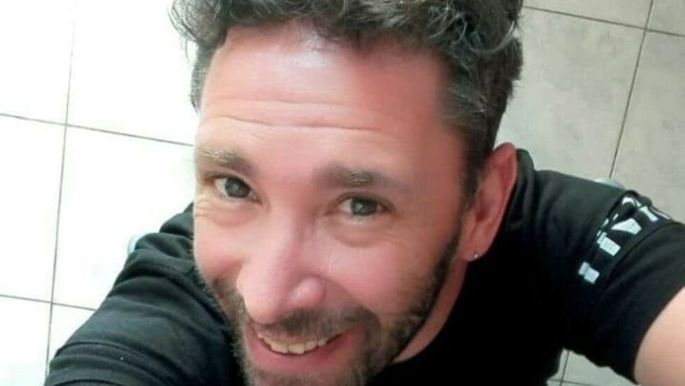 Llevó a su hija a la escuela y le dieron seis disparos