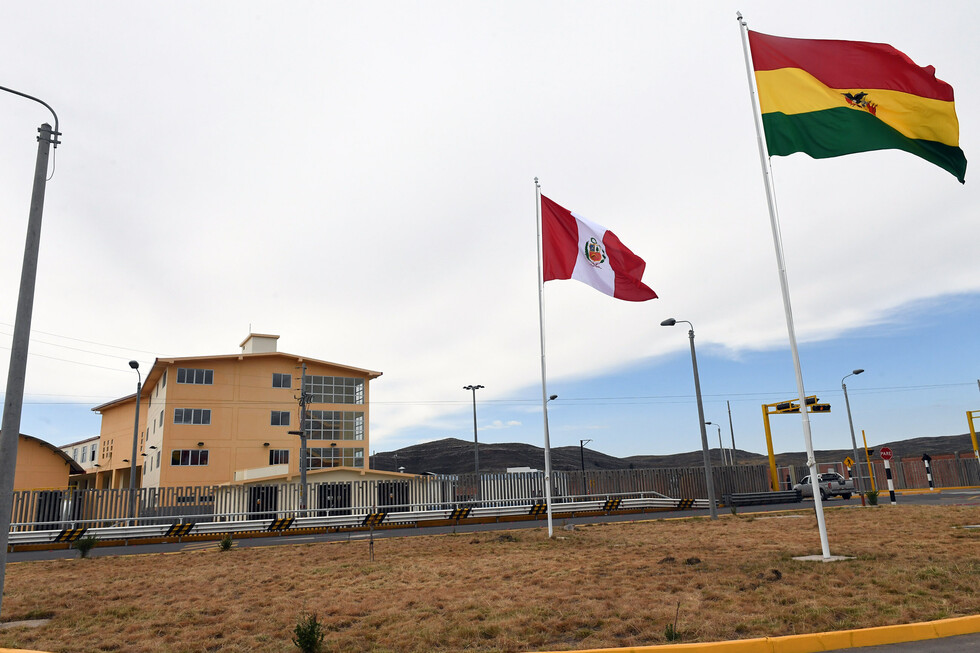Presidentes Morales y Vizcarra inauguran Centro Binacional en frontera