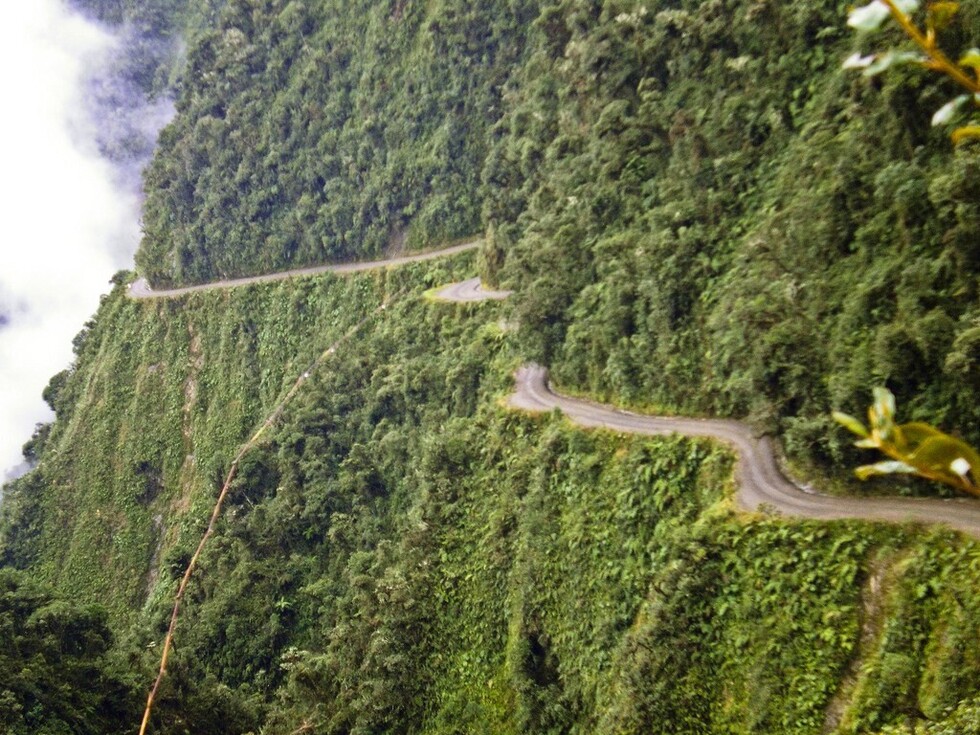 Accidente de tránsito en los Yungas deja tres fallecidos