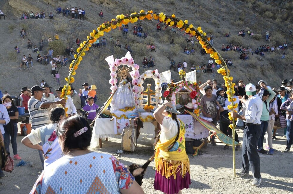 Paicho celebra Fiesta de la Cruz con juegos y caballada