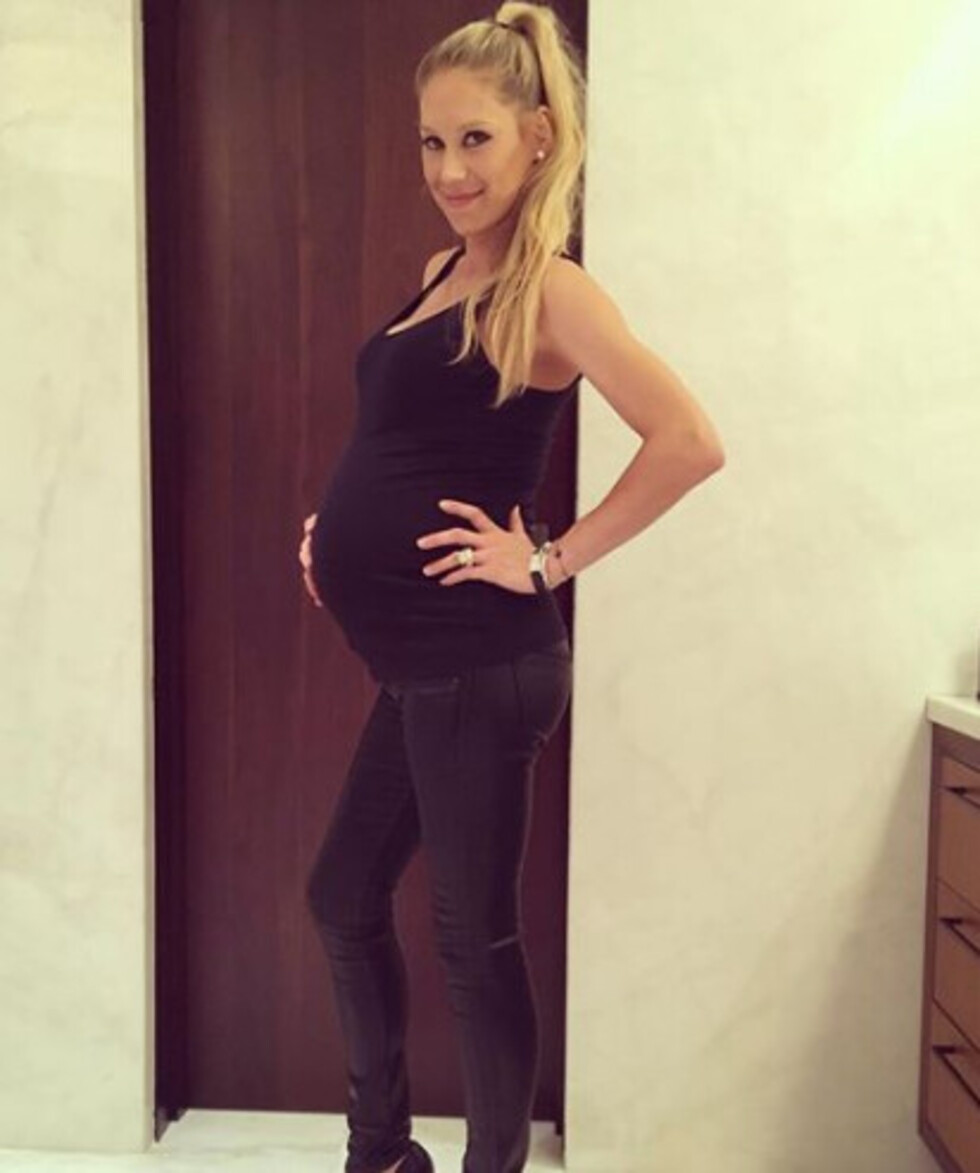 Kournikova mostró al fin su embarazo