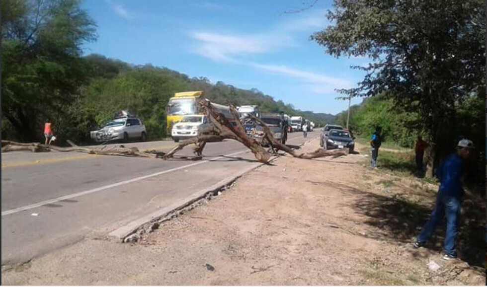 Despejan bloqueo en Macharetí para viabilizar diálogo con el Gobierno