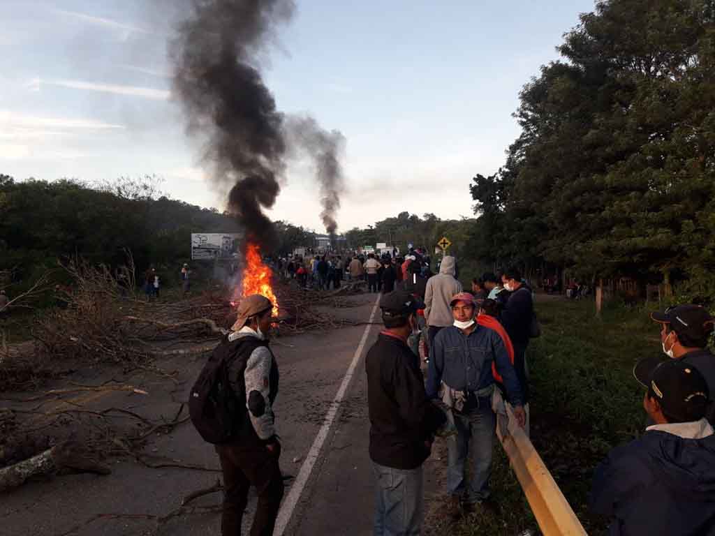 Macharetí radicalizan bloqueo en ruta Santa Cruz-Yacuiba