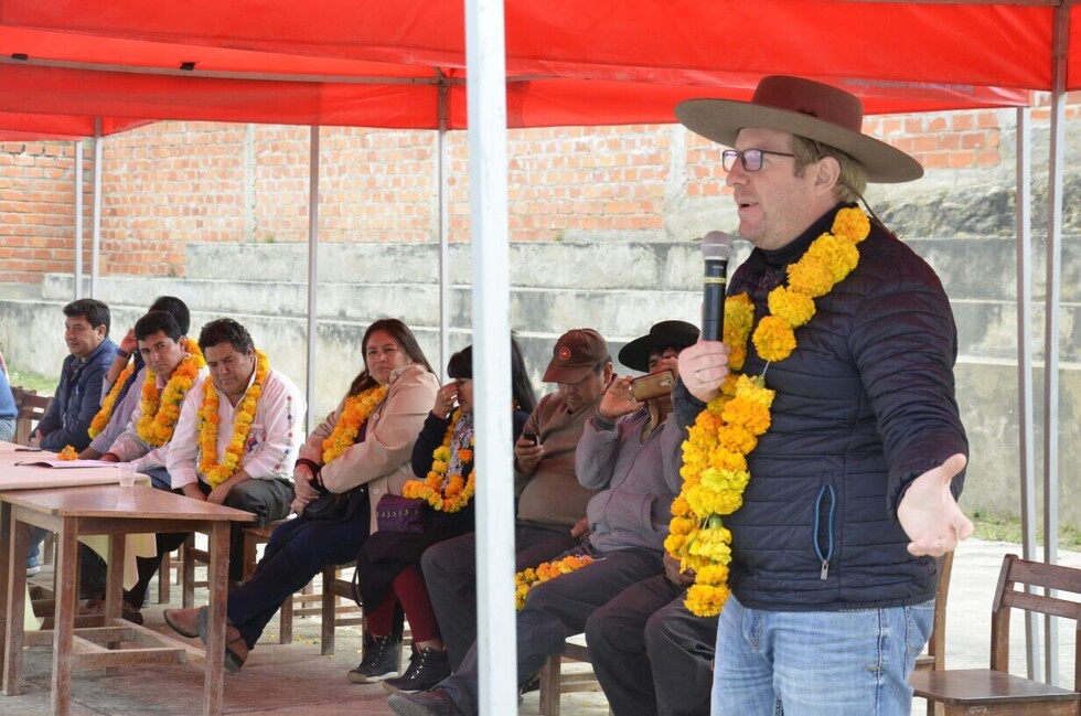 Oliva entrega 25 estanques de agua a 8 comunidades del Distrito 10 de San Lorenzo