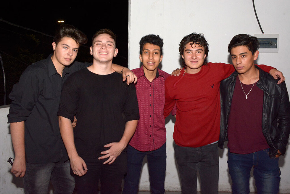 Junte de amigos en Kapital