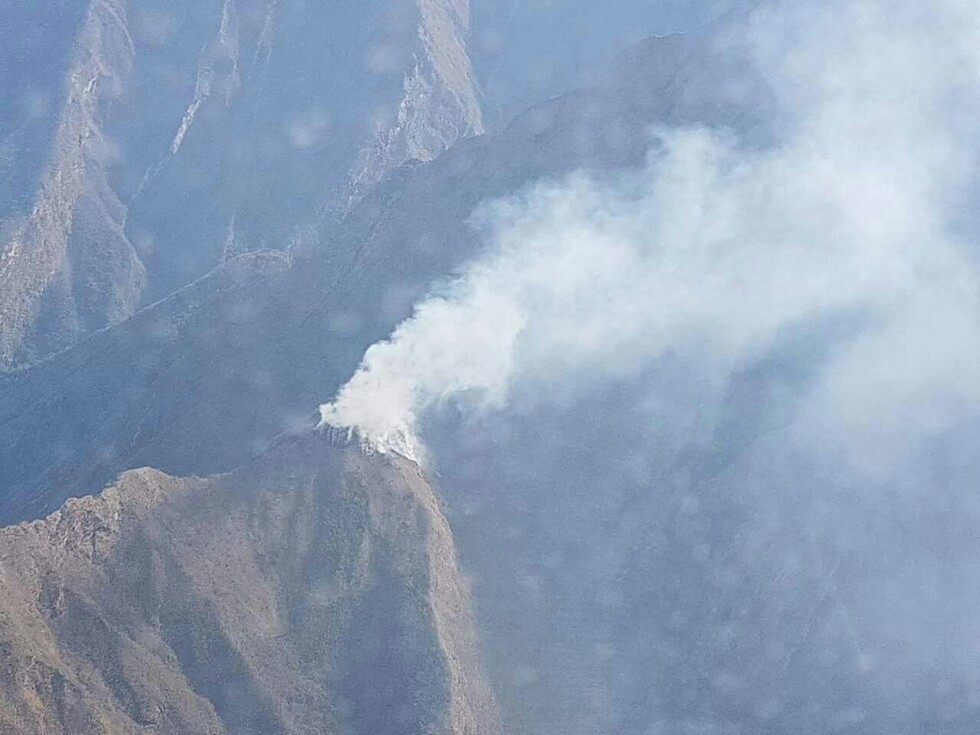 Apagan incendio suscitado en cordillera de Sama