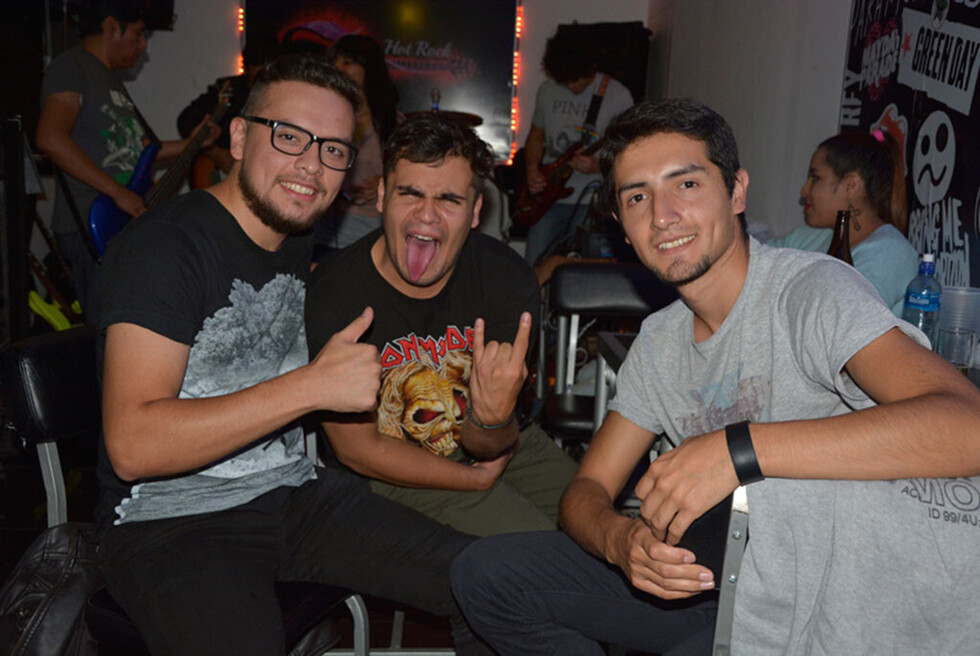 Disfrutando del rock con los amigos