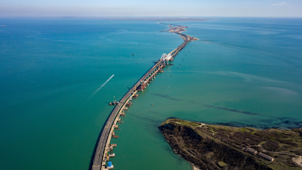 Putin califica de "histórico" el día de la inauguración del puente de Crimea