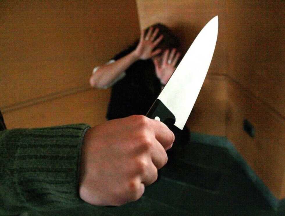 Se drogó y amenazó a su madre con un cuchillo