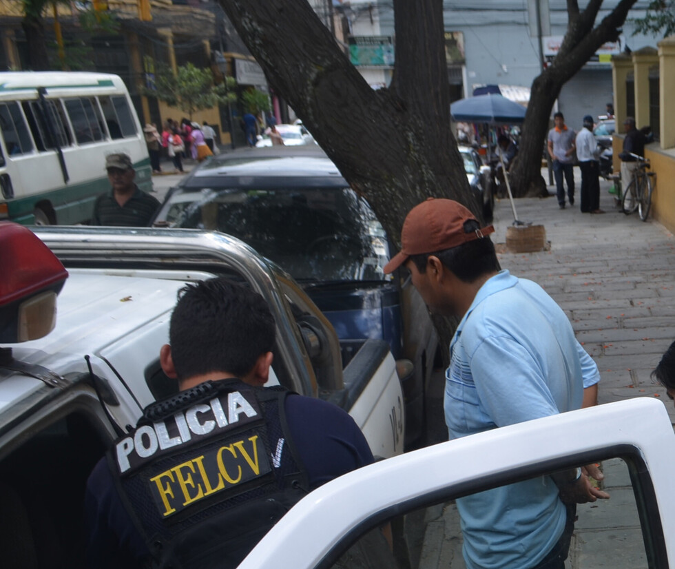 A juicio sujeto por intentar matar a su mujer con un hacha