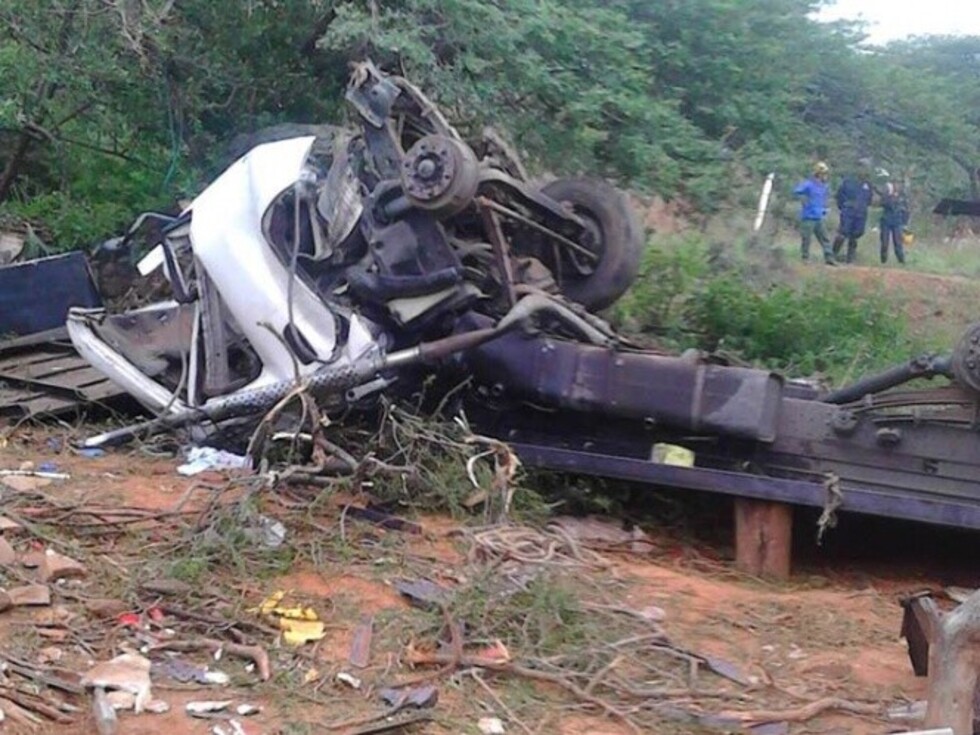 Vuelco deja 11 muertos y 16 heridos en Venezuela