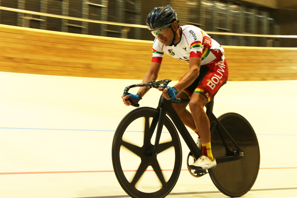 Campeón mundial elogia velódromo de “Cocha”